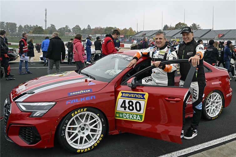Position zwei und drei für Joachim (re.) und Jürgen Nett in der Gentleman-Trophäe. Zudem errang Joachim Nett gemeinsam mit Christopher Dupré noch die Meisterschaft in der Klasse VT2-F+4 WD.