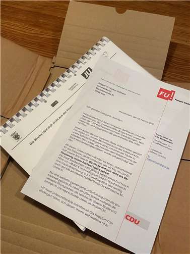 Post fürs Erzbischöfliche Generalvikariat: Die Frauen Union Meckenheim hat Unterschriften gesammelt und nach Köln geschickt.  Foto: privat