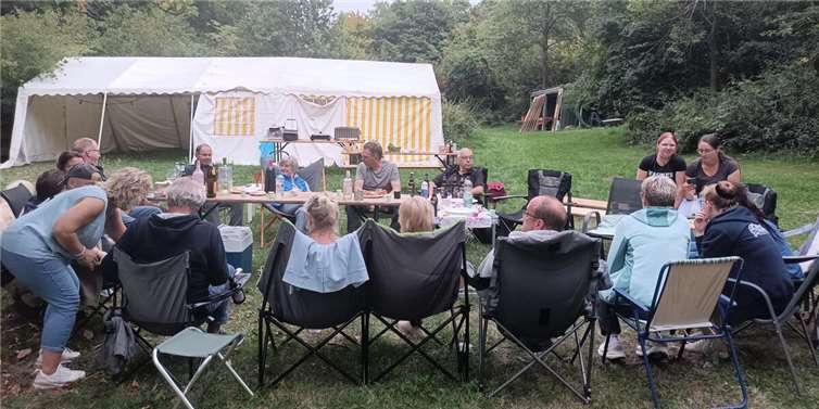 Potenzial für Wiederholung: Gelungenes erstes Offenes Grillen. Foto: Heinrich Kohlhaas