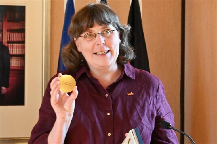 Präsentation der Medaille.