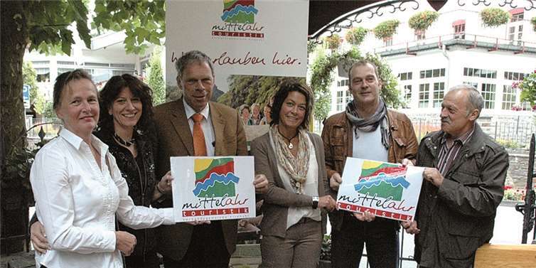 Präsentieren das neue Logo (v.l.): Luzia Sermann, Eva Flügge, Bürgermeister Achim Haag, Ulla Dismon Fachkraft für Tourismus, Philippe Mathar, Walter Brüggemann. UM