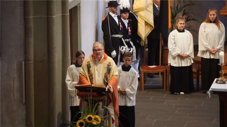 Präses Christian Scheinost feierte mit der Gemeinde den Kirmesfestgottesdienst.