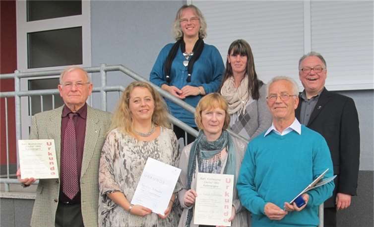 Präses Thomas Gerber ehrte Chormitglieder für ihre langjährige Mitgliedschaft. privat
