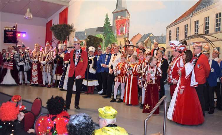 Präsident Dominik Schweminski konnte alle Tollitäten der Gemeinde Swisttal begrüßen.