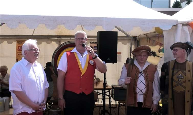Präsident Mirco „Howie“ Hauschild begrüßte die Ehrengäste auf dem Festplatz.