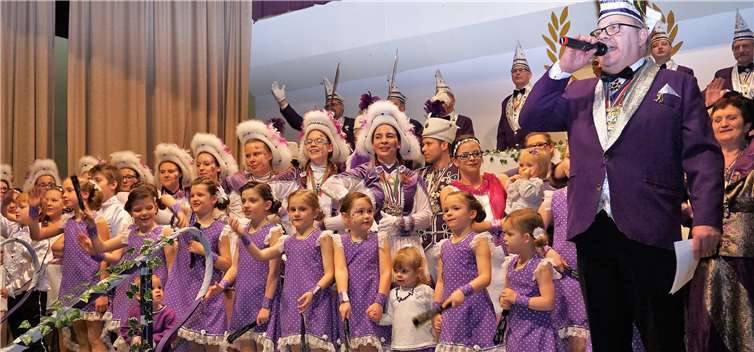 Präsident Norbert Leufgen präsentiert die größte Känguru Herde außerhalb Australiens.