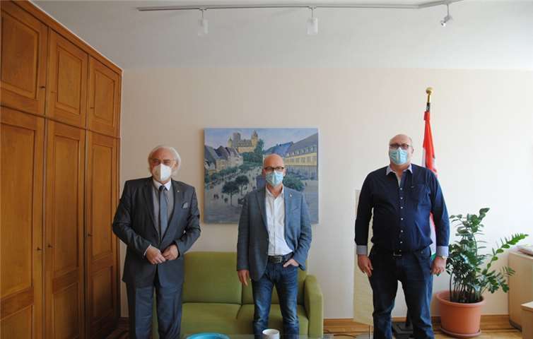 Präsidenten der Rheinischen Karnevals Kooperationen e.V. zu Besuch im Mayener Rathaus: v.li. Präsident RKK Hans Mayer, Oberbürgermeister Dirk Meid und Vize-Präsident RKK Hermann Wagner.Foto: Stadt Mayen/ Jennifer Bohse