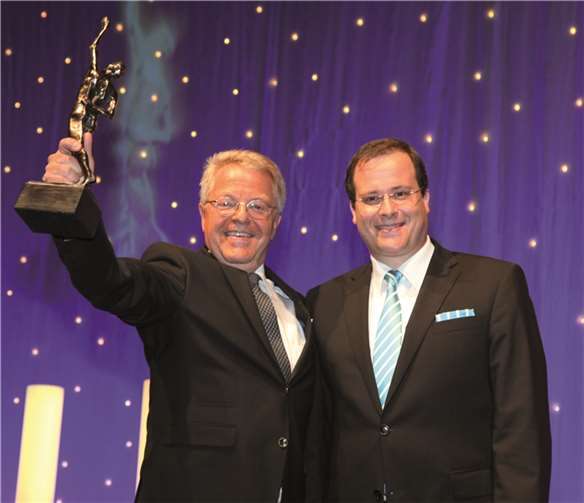 Preisträger 2015, Bank des Jahres, Volksbank RheinAhrEifel eG, v.l.n.r.: Herr Elmar Schmitz, Vorstandsvorsitzender; Herr Markus Müller, VorstandFoto: Oskar-Patzelt-Stiftung, Boris Löffert