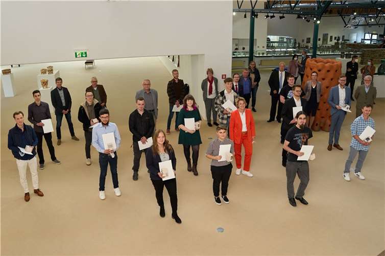 PreisträgerInnen und StipendiatInnen der Alexander Tutsek-Stiftung 2021.Foto: Hochschule Koblenz/Frey