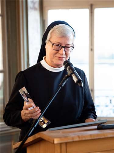 Preisträgerin Dr. Sr. M. Elisa Döschl war überwältigt. Fotos: Dennis Penner