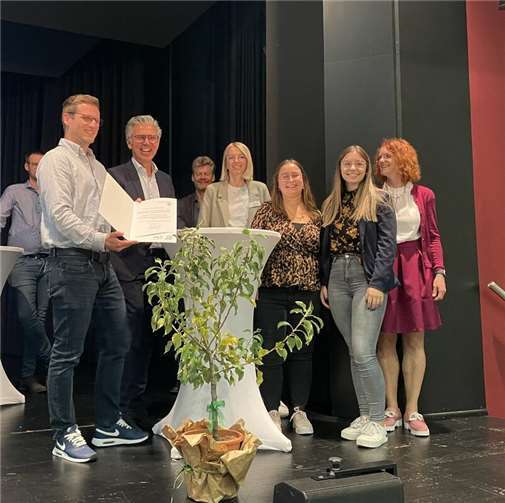 Preisverleihung „Grüne Welle 2022“ in der Stadthalle Montabaur an die Augenblick Brillen Kontaktlinsen GmbH aus Wirges.  Foto:Kreisverwaltung des Westerwaldkreises