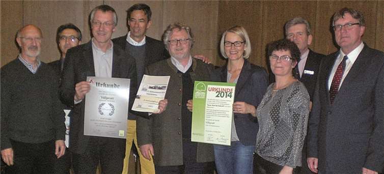 Preisverleihung an Vertreter des Wettbewerbsteams aus Villiprott. privat