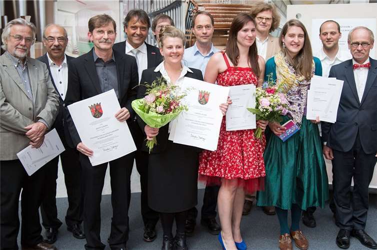 Preisverleihung in Mainz (v.l.): Günter Matten, Bernd Munsteiner (für seinen Sohn Tom), Botha Gündra, Ralf Hellrich, Geschäftsführer der Arbeitsgemeinschaft der Handwerkskammern Rheinland-Pfalz, Carmen Hauser, Martin Schlotz, Sarah Sauerborn, Andreas J. Schiegnitz, Anna Elsbeth Ameling, Sebastian Schreiber, Ministerialrat Dr. Fred Schmittgen.Foto: P!ELmedia