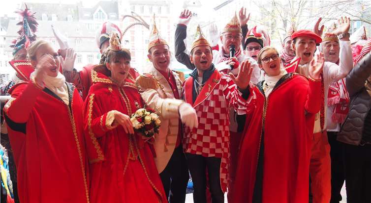 Premiere im Koblenzer Karneval: Anstelle von AKK-Präsident Franz-Josef Möhlich hatte in diesem Jahr der neue Oberbürgermeister David Langner die Zeit bis zur offiziellen Vorstellung von Prinz und Confluentia heruntergezählt. HH