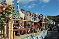 Oktoberfest und Trachtenumzug in Insul mit Musik und viel Gaudi