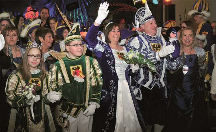 Prinz Adreano I. mit Sentiaca Fernanda I. und das Kinderprinzenpaar Julian II. und Anna I. freuten sich über den tollen Empfang.