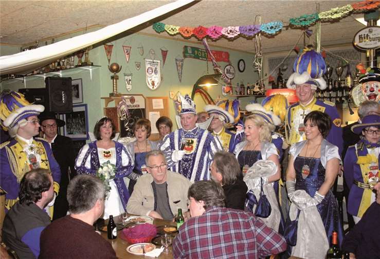 Prinz Adreano I. und Sentiaca Fernanda I. und sein närrisches Gefolge, nebst Vertreter der Närrischen Buben und der Sinziger Möhnen, besuchten den portugiesischen Kulturverein.