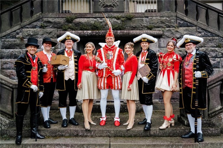 Prinz Alexander I., Stolzer Gardist mit Herzblut und Pfiff und sein Hofstaat.  Foto: privat