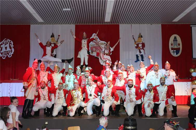 Prinz Andy I. (Peters), Hans Simon (Sprecher Ordenskapitel), Martina Schwager (Heimatordenträgerin 2025), Verena Schwager, Marita Brandenburg (Geschäftsführerin GEK), Andreas Schwager, Oliver Hirzmann (1. Vorsitzender GEK)  Fotos:Daniela Simon