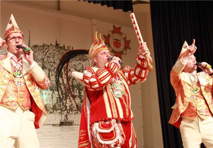 Prinz Baffy I. rockte mit seinen Adjudanten Shelly und Franky die Bühne.