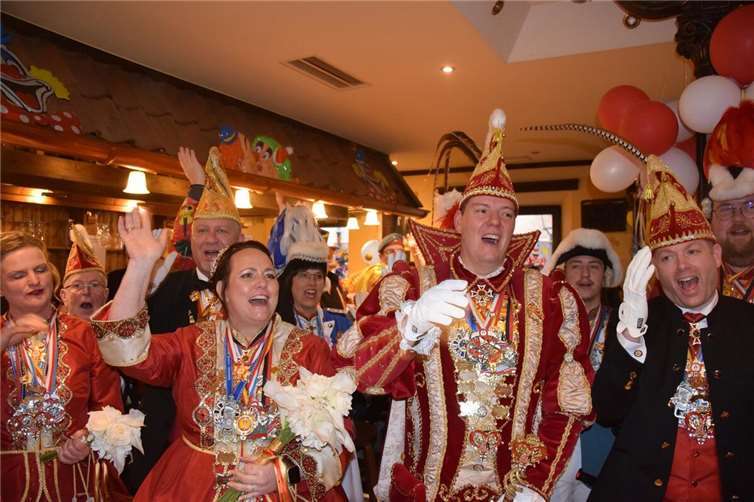 Prinz Daniel I. und Prinzessin Tina I. sowie der junge Hofstaat wurden mit großem Jubel empfangen.