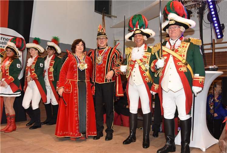 Prinz Dieter I. und Prinzessin Conny I. konnten das Stadtsoldatencorps Rheinbach begrüßen. Foto: EICH