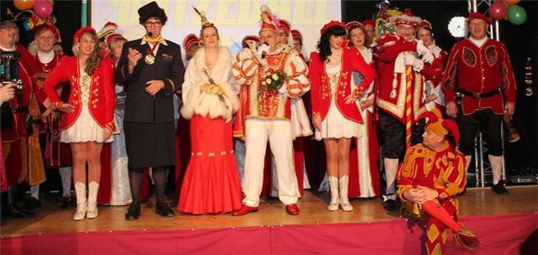 Prinz Eric und Confluentia Daniela und ihr Gefolge beim Butzeball 2015. Polizei