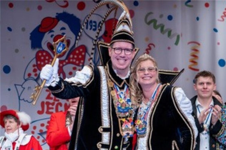 Prinz Florian I. und Prinzessin Dagmar I. Begeistert bei ihrem Heimspiel in der vollen Bausenberghalle. Fotos: KG Zesse Jecke