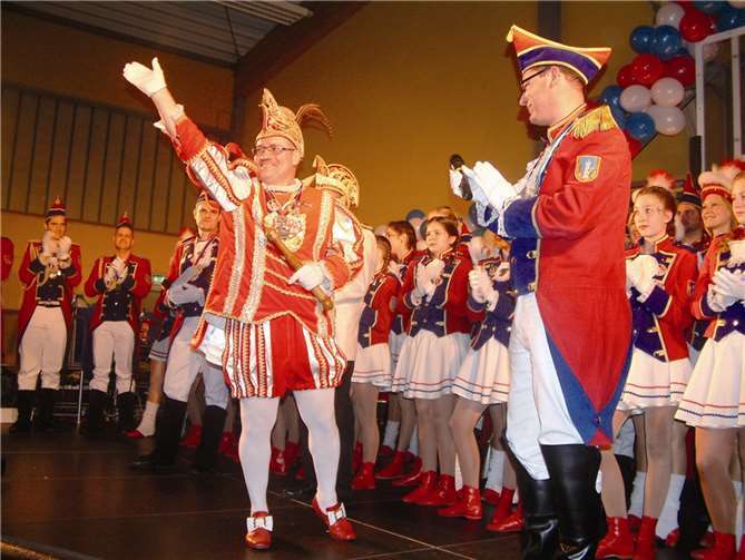 Prinz Holly genoss die Sitzung „seines SV Kripp“ in vollen Zügen und wurde vom jecken Publikum frenetisch gefeiert.