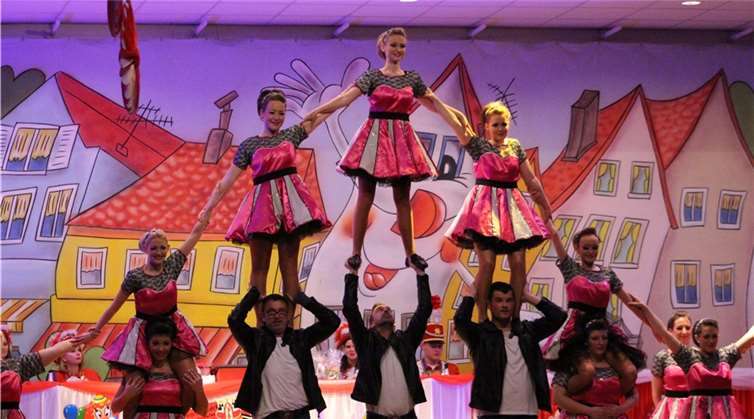 Viel Tanz und viele Lacher in Meenster off de Hieh Prinz Horst II. von Burg Thurant nach Mörz ins Maifeldland und Ihre Lieblichkeit Prinzessin Beate II.vom kurfürstlichen Schlößchen in Meenster off de Hieh hatten eine Menge Spaß. KRO