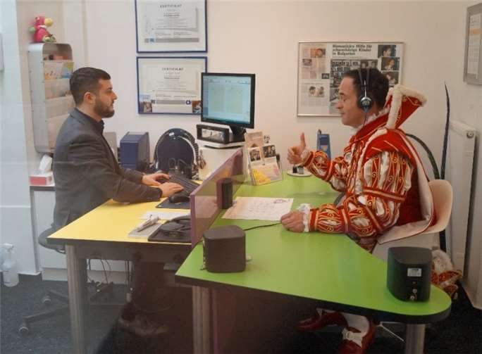 Prinz Hubertus beim Hörtest mit Hör- und CI-Akustiker Slawa Gorelik.
