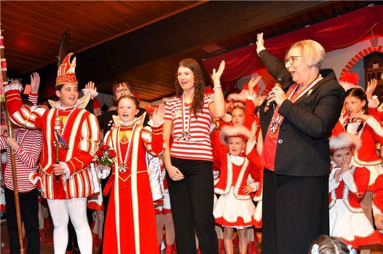 Prinz Jakob I. (Bison) und seine Prinzessin Amelie I. (Nachtigall) regieren das Ollheimer Narrenvolk. Foto: privat