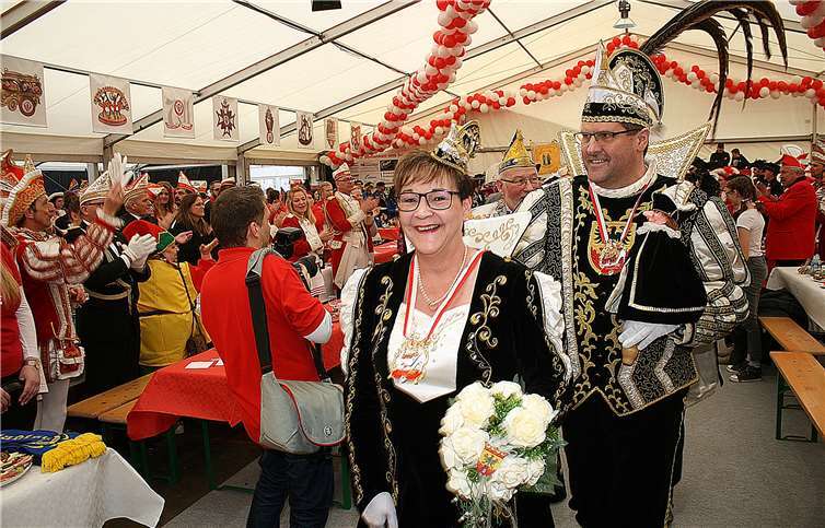 Prinz Jörg I. und Prinzessin Margarete I.aus der Barbarossa Stadt Sinzig hatten ihr Heimspiel fest im Griff.