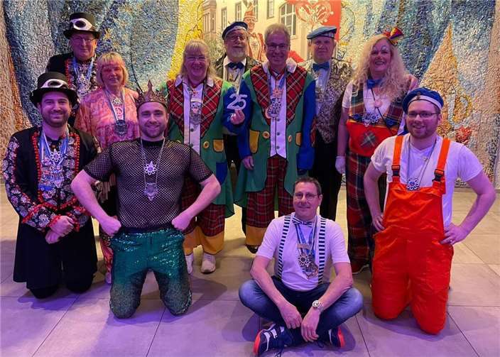 Prinz Jürgen II., „der königliche Spielmann“ und Prinzessin Bärbel II., „die singende Nauzefee“ feierten mit fast komplettem Hofstaat ihr 25-jähriges Jubiläum. Foto: privat