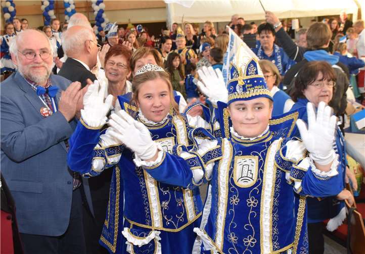 Prinz Lukas-Meikel I und Paula I hatten eine tollen Empfang in der Wormersdorfer Turnhalle. Alfred Eich