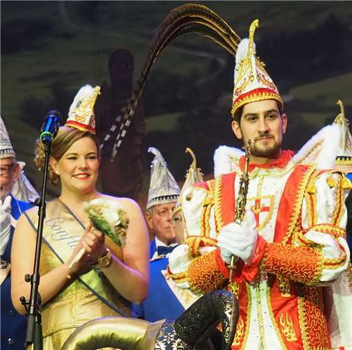 „Prinz Marcel –der Flammende Niederberger“und „Confluentia Rebecca“haben die närrischeRegentschaft übernommen.Fotos: HH