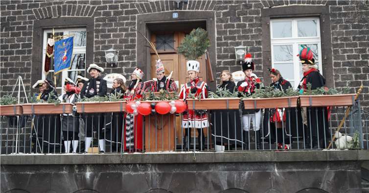 Prinz Nico und sein Gefolge waren wild entschlossen, das Rathaus einzunehmen.