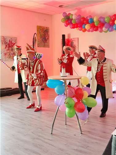 Prinz Norbert II aus der Bunten Stadt Linz sang sich in die Herzen der Thalhausener Senioren.