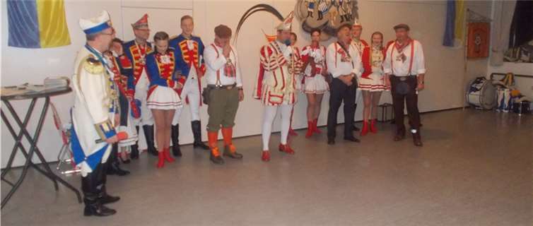 Prinz Olaf I mit Gefolge wurde vom Kommandanten und ersten Vorsitzenden Alfons Schrie begrüßt.