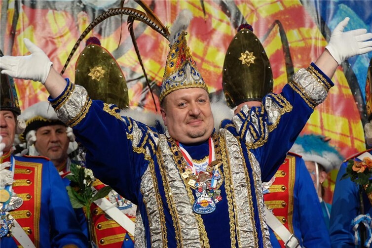 Prinz Peter III. (Hartenfels) u.a. Kinderprinz, Komiteeter und Wagenbauer krönt seine närrische Karriere.Fotos: FF