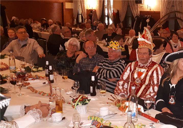 Prinz Rudi I. nahm mit seinem Gefolge am Seniorennachmittag teil.