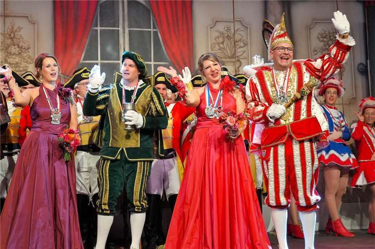 Prinz Sven I. und Prinzessin Sarah (Preußiger) regieren die Fastnachtshochburg Heimbach-Weis 2024/2025. Fotos: FF
