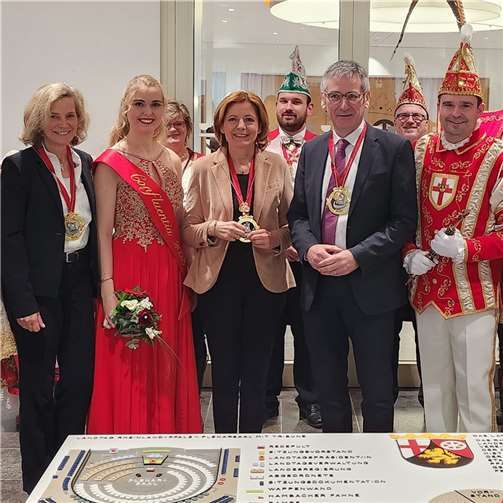 Prinz Sven und Confluentia Lisa haben mit ihrem Gefolge und Vertreterinnen und Vertretern der AKK auf Einladung der Abgeordneten Anna Köbberling (SPD) den Mainzer Landtag besucht. Quelle: Dr. Anna Köbberling