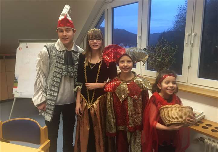 Prinz Taha mit Prinzessin Marie und dem Hofstaat Laura und Nils.