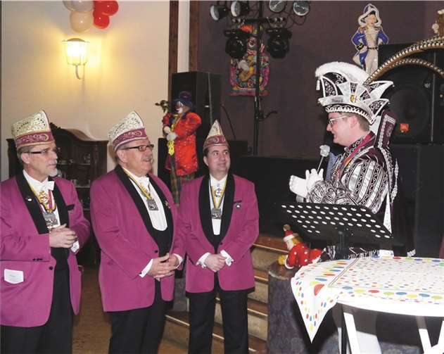 Prinz Timo I. und die Herren des Präsidiums der Kölschen Narrengilde bei der Ordensverleihung.