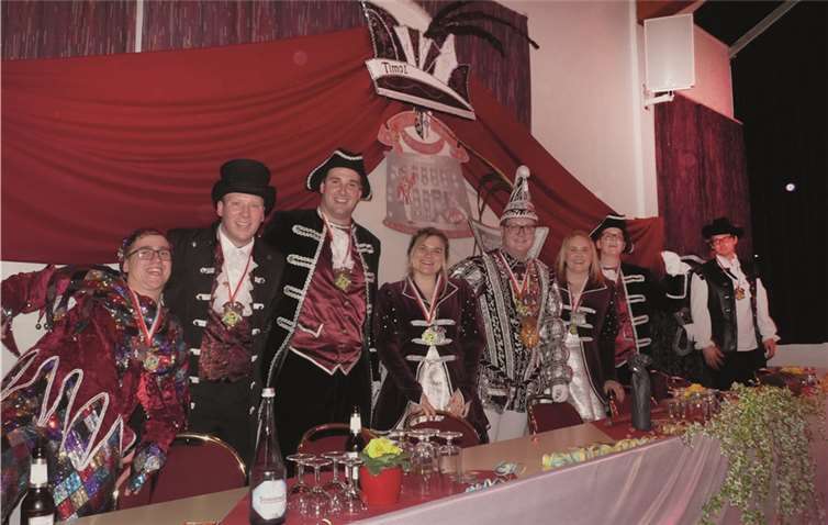 Prinz Timo I. und sein Hofstaat verfolgten von ihrer Loge aus amüsiert das Geschehen auf der Bühne.