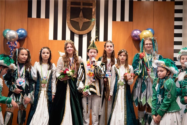 Prinz Tobias von Kreyesse Wiss und Prinzessin Emma aus dem Hause Hoffmann mit ihrem Hofstaat beim Rathaussturm in Vallendar.