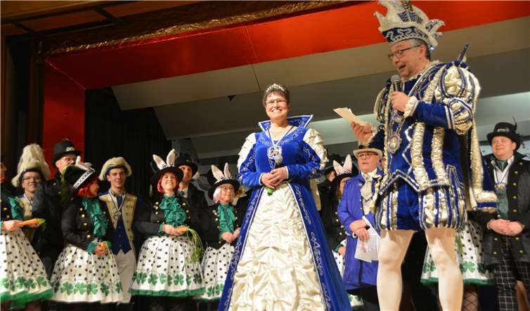 Kemmesch is great again! Prinz Uwe I und Prinzesssin Petra I mit großem Hofstaat.