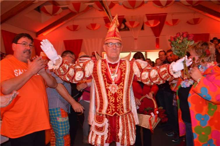 Prinz Wolfgang I. Knopp hält Einzug in die Narrhalla.