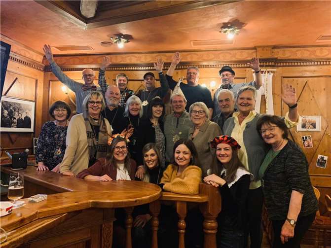 Prinzenpaar mit Hofstaat 2023.